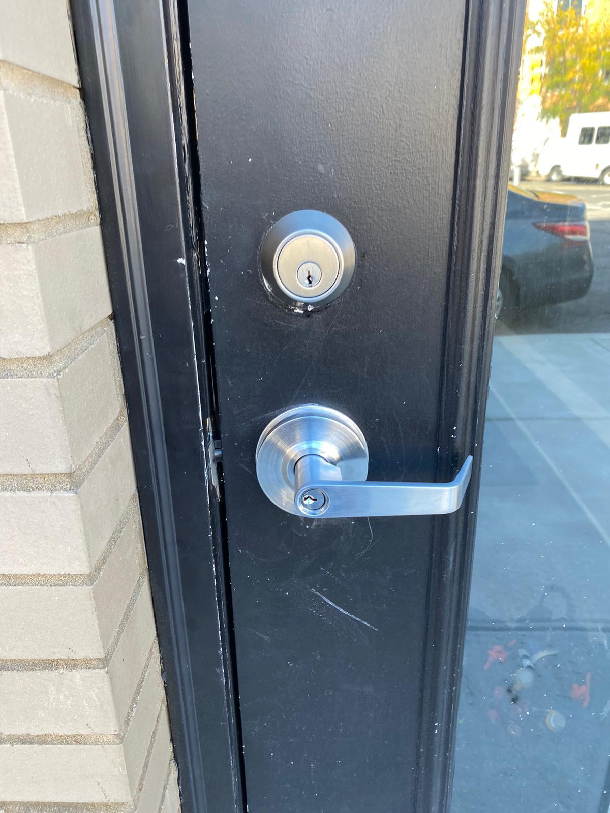 How to fix a broken lock on a front door